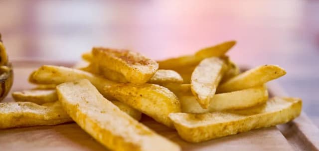 Jak upiec frytki, by były chrupiące i smaczne - proste kroki